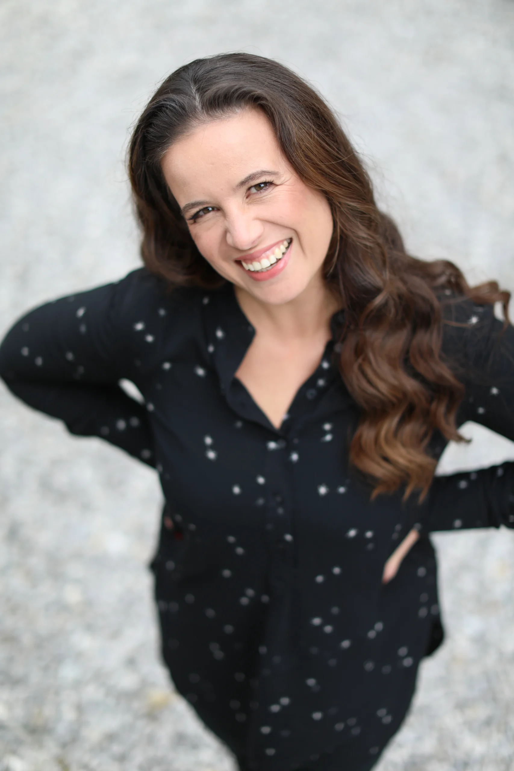 Stephanie Holzer aus Innsbruck im Hemd